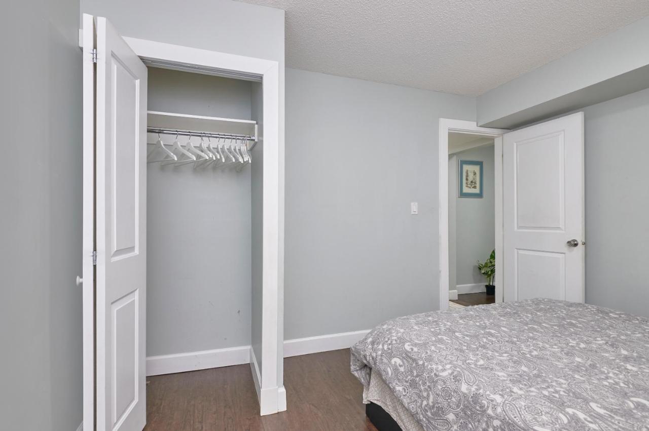 Executive 2 Bed 1 Bath Spacious & Centrally Located Suite. Surrey Exterior photo